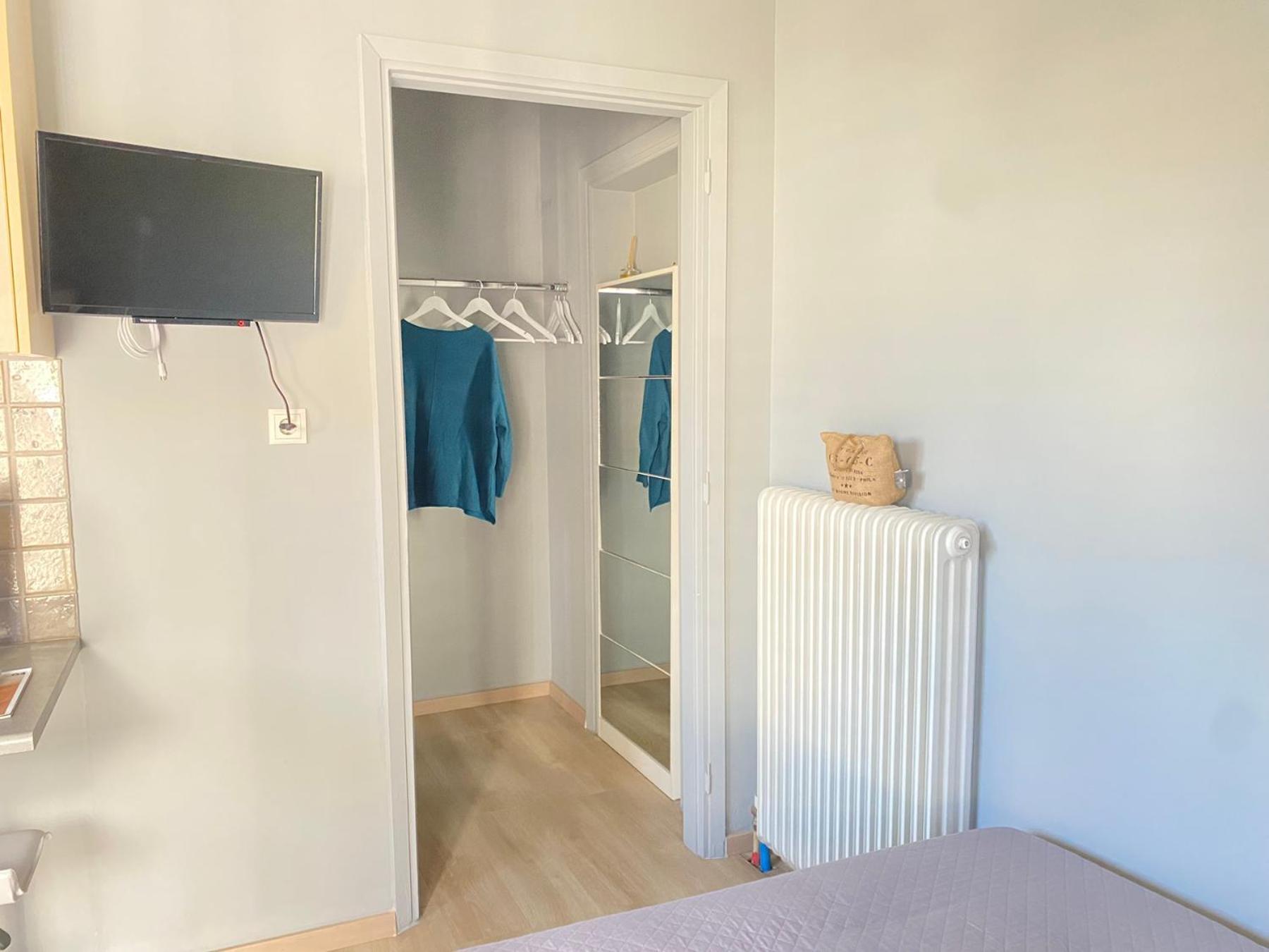 Apartment Tiny Little Athens